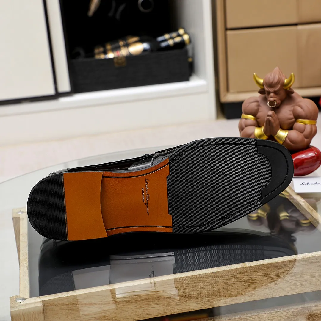 Men's shoes 💰440 🔥Ferragamo's new men's casual slip-on shoes🇨🇳Official website original 1:1 mold, original quality💯Fine workmanship, high-end luxury☘The upper is made of imported Italian first-layer cowhide🌴Luxurious water dyeing🐂Leather lining🍓Rubber wear-resistant and non-slip outsole, breathable and comfortable to wear🍍The first choice for high-taste men, color optional! Code number 38-45